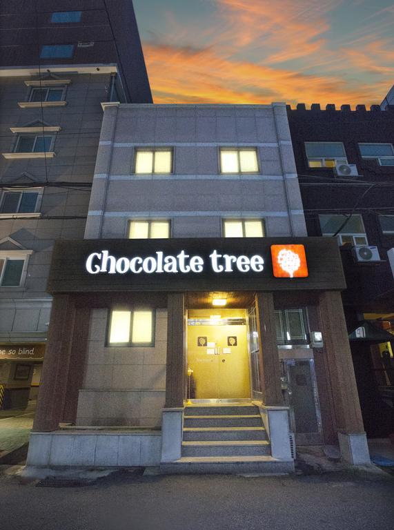 Chocolate Tree Sinchon Hotel Seoel Buitenkant foto